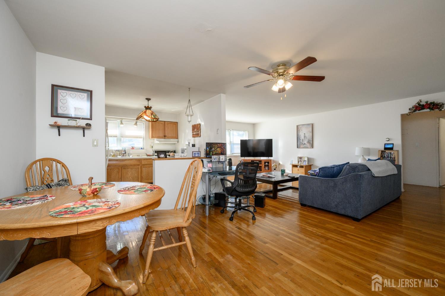 24 Woodedge Avenue Edison NJ 08817