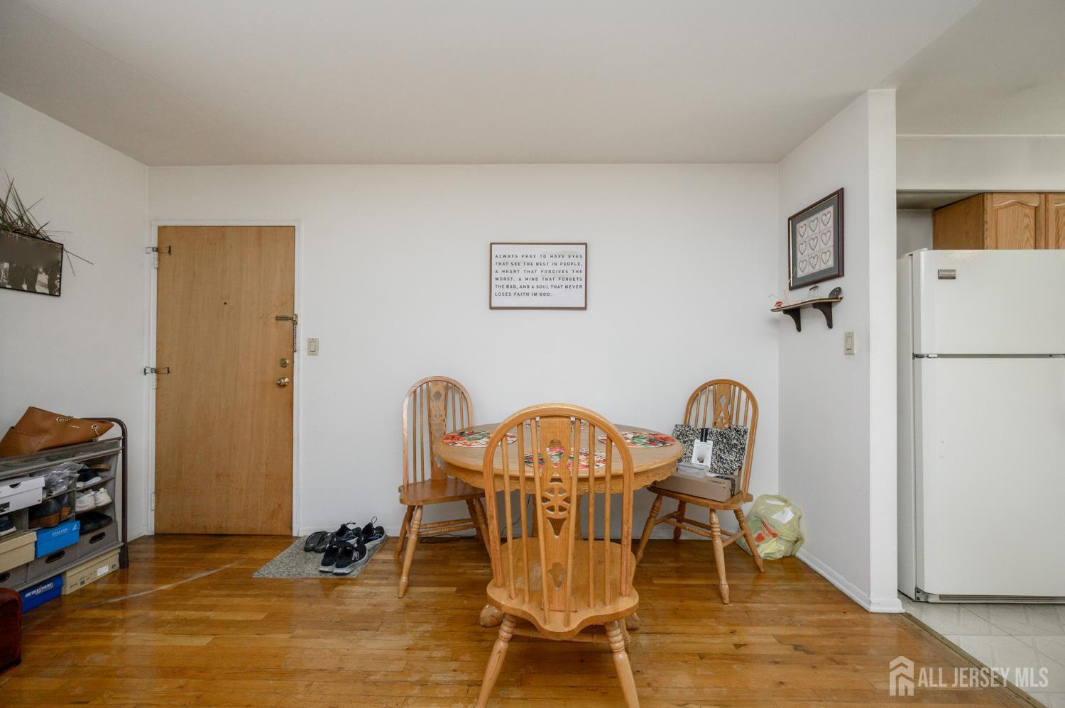 24 Woodedge Avenue Edison NJ 08817