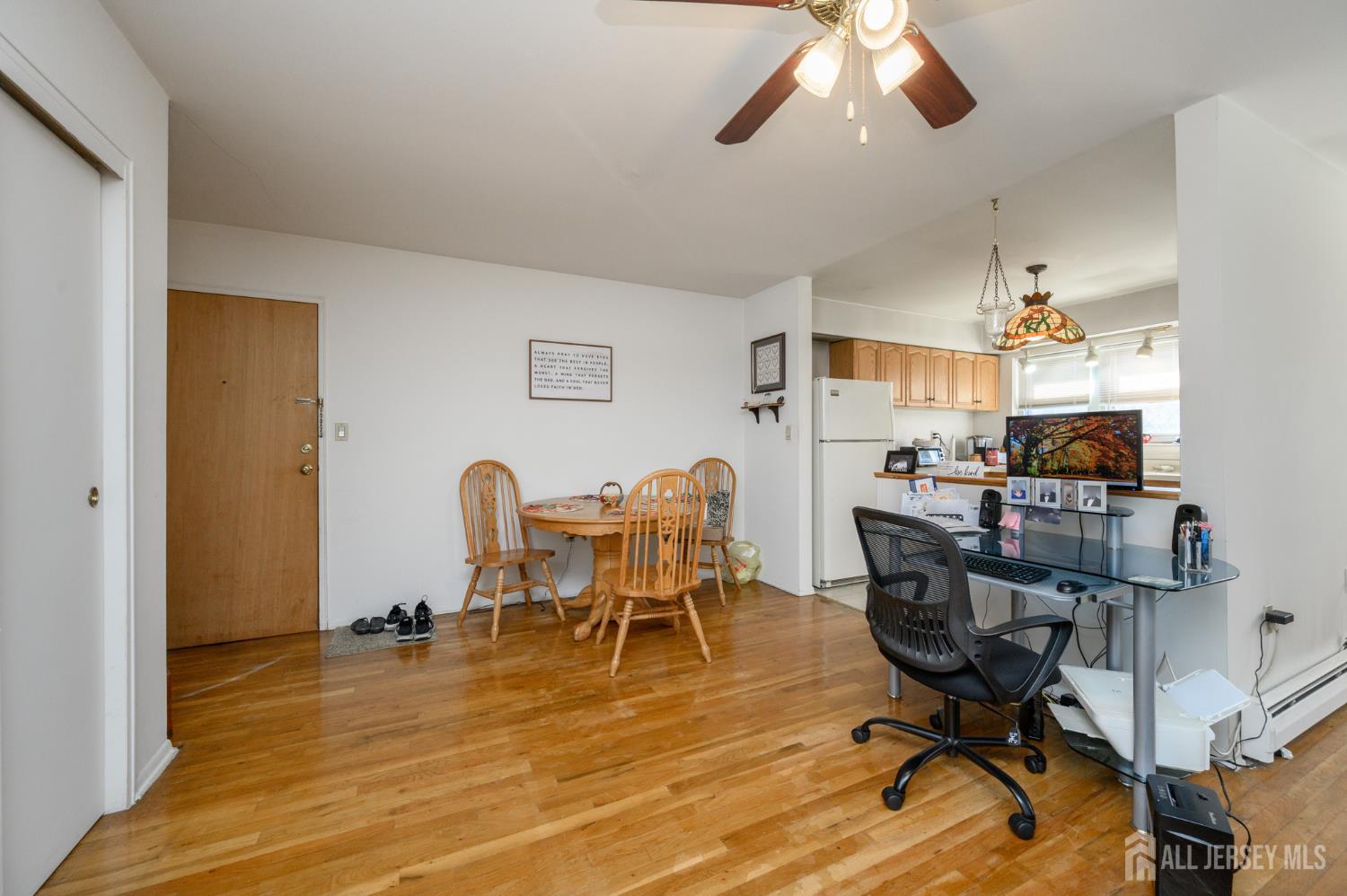 24 Woodedge Avenue Edison NJ 08817