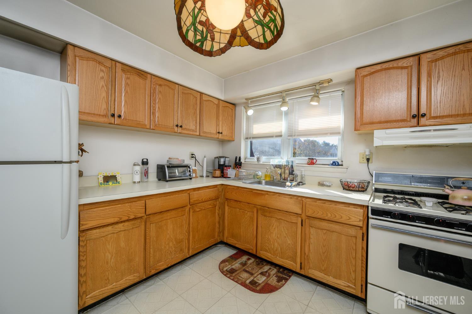 24 Woodedge Avenue Edison NJ 08817