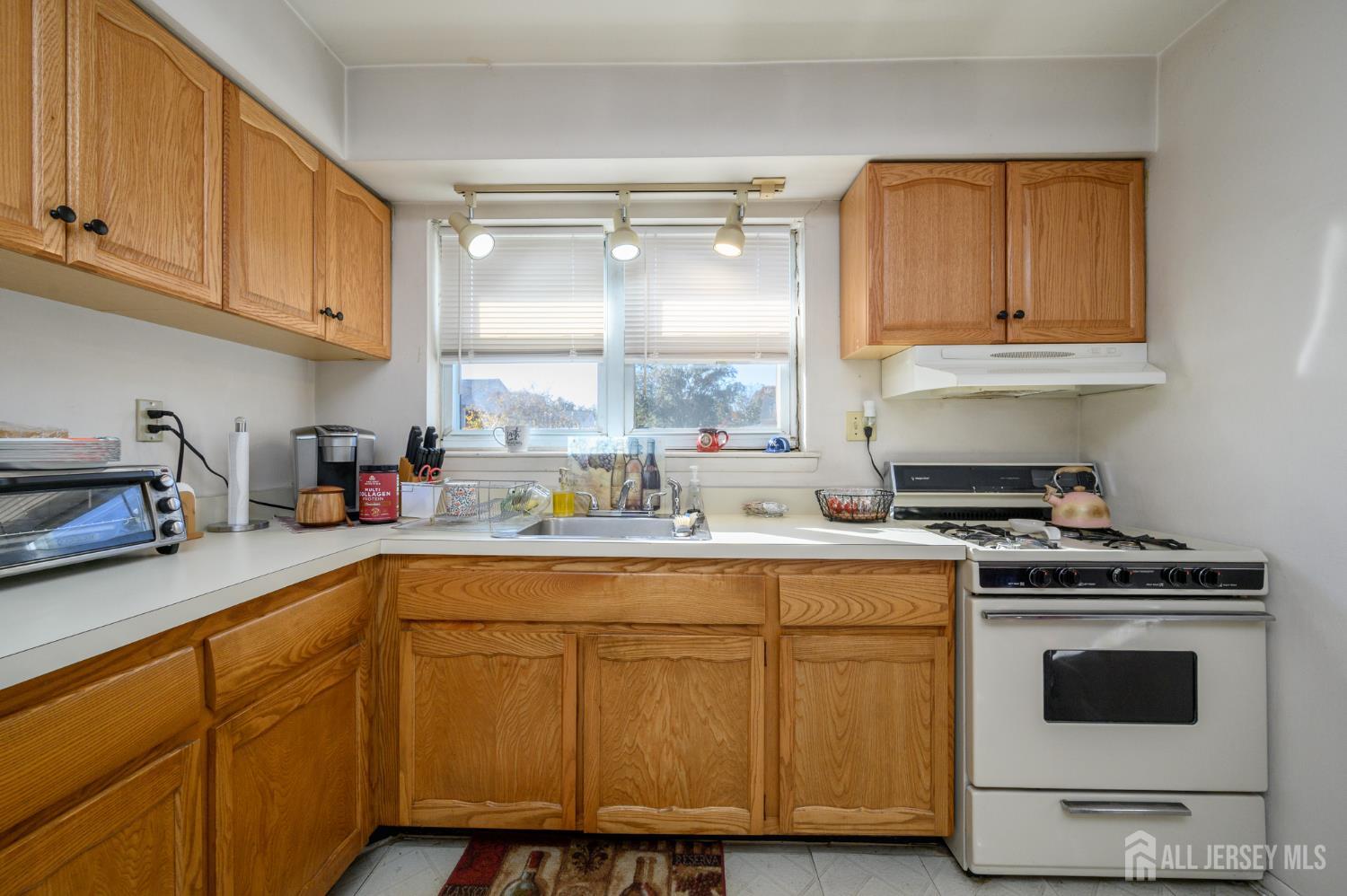 24 Woodedge Avenue Edison NJ 08817