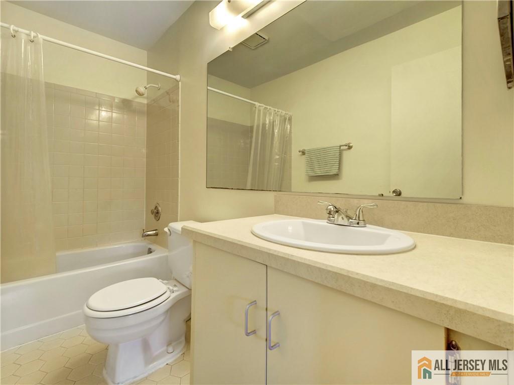 81 Canterbury Court Piscataway NJ 08854