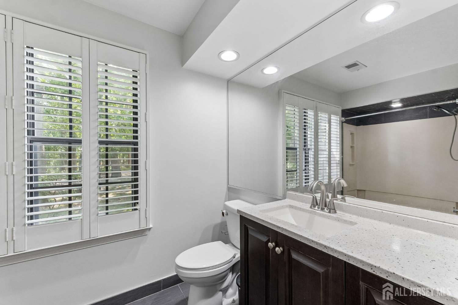 1403 Stoneridge Circle Helmetta NJ 08828