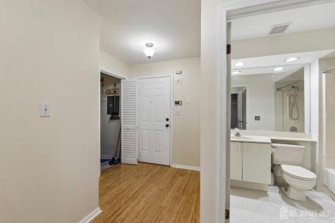 1403 Stoneridge Circle Helmetta NJ 08828