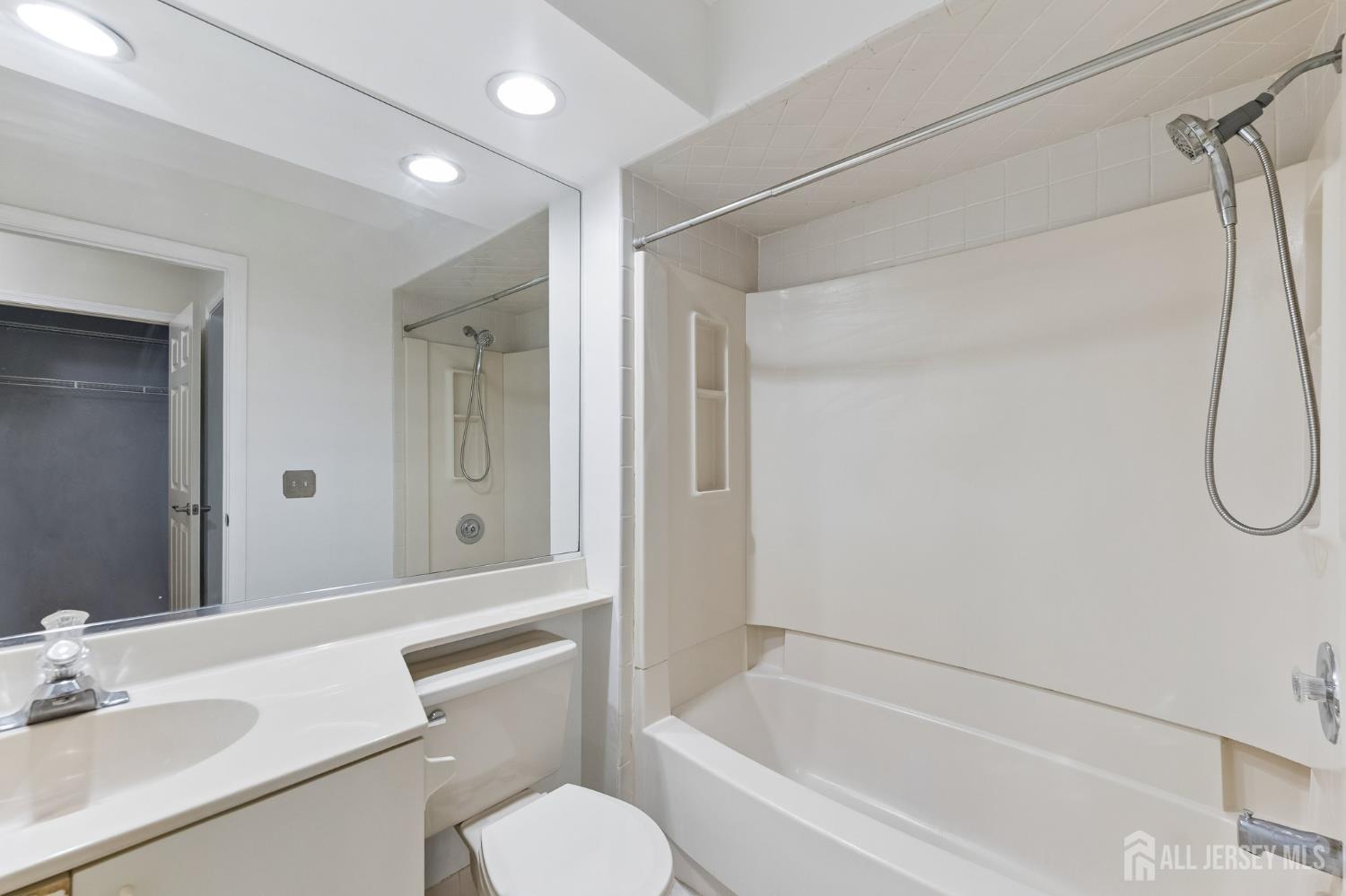 1403 Stoneridge Circle Helmetta NJ 08828