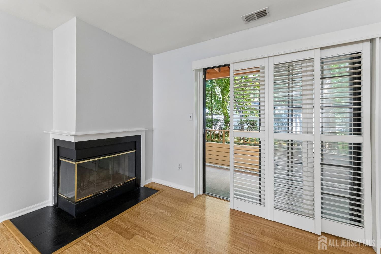 1403 Stoneridge Circle Helmetta NJ 08828