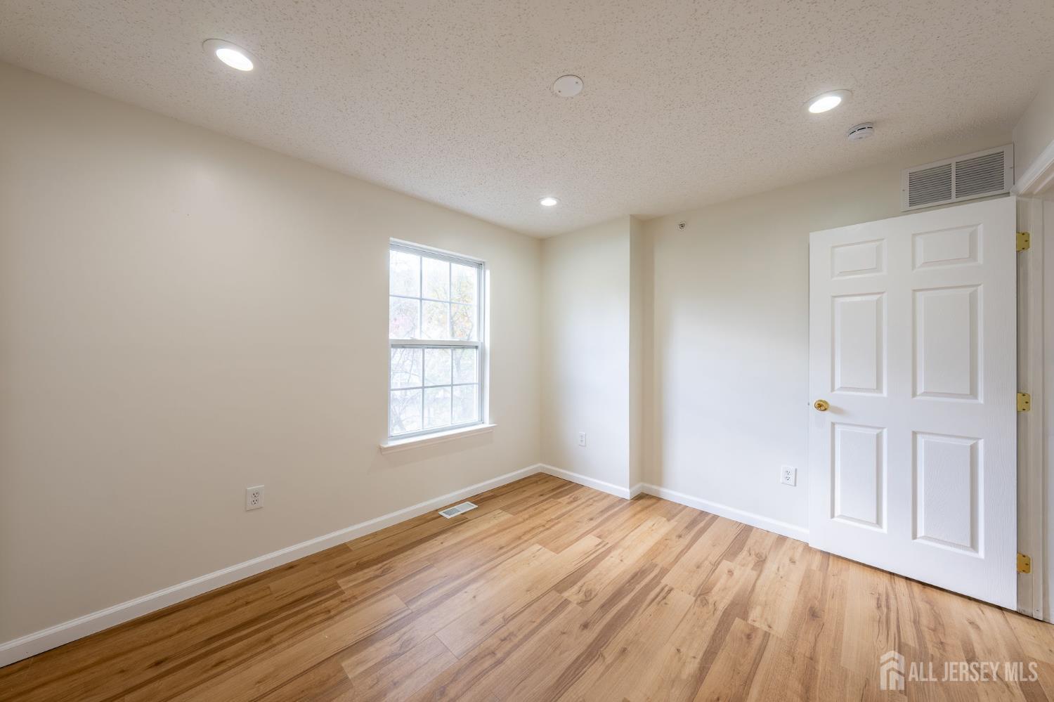 122 Prestwick Way Edison NJ 08820