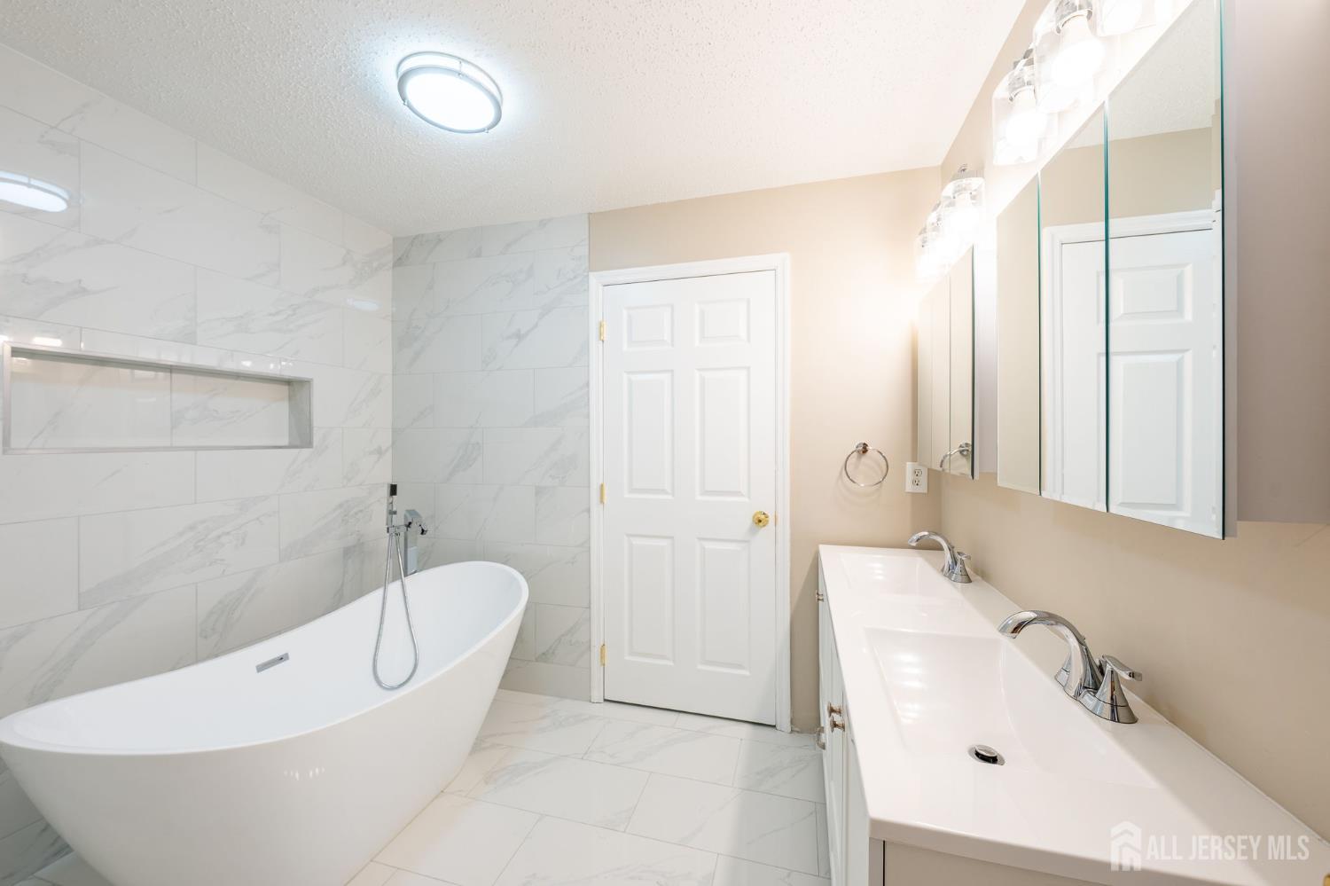 122 Prestwick Way Edison NJ 08820
