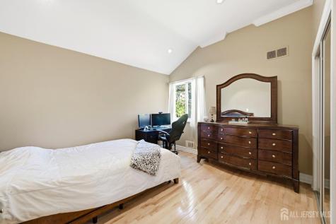 15 Kingsland Circle South Brunswick NJ 08852