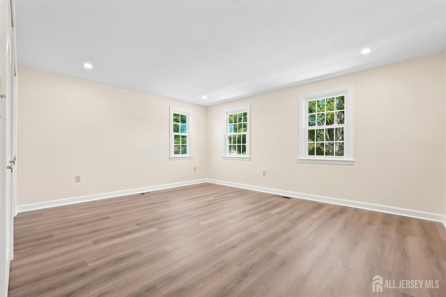 8 Sussex Way Monroe NJ 08831