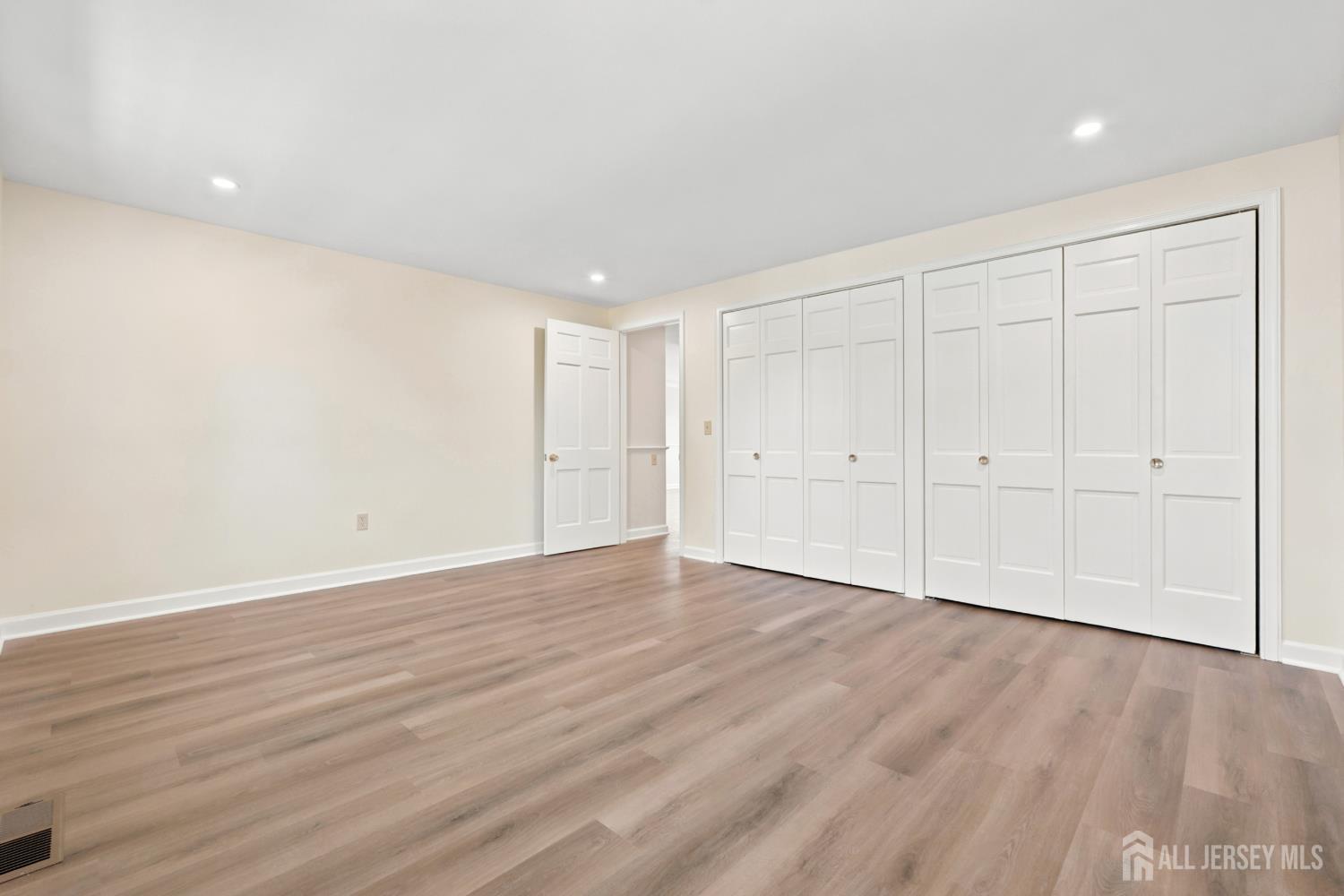 8 Sussex Way Monroe NJ 08831