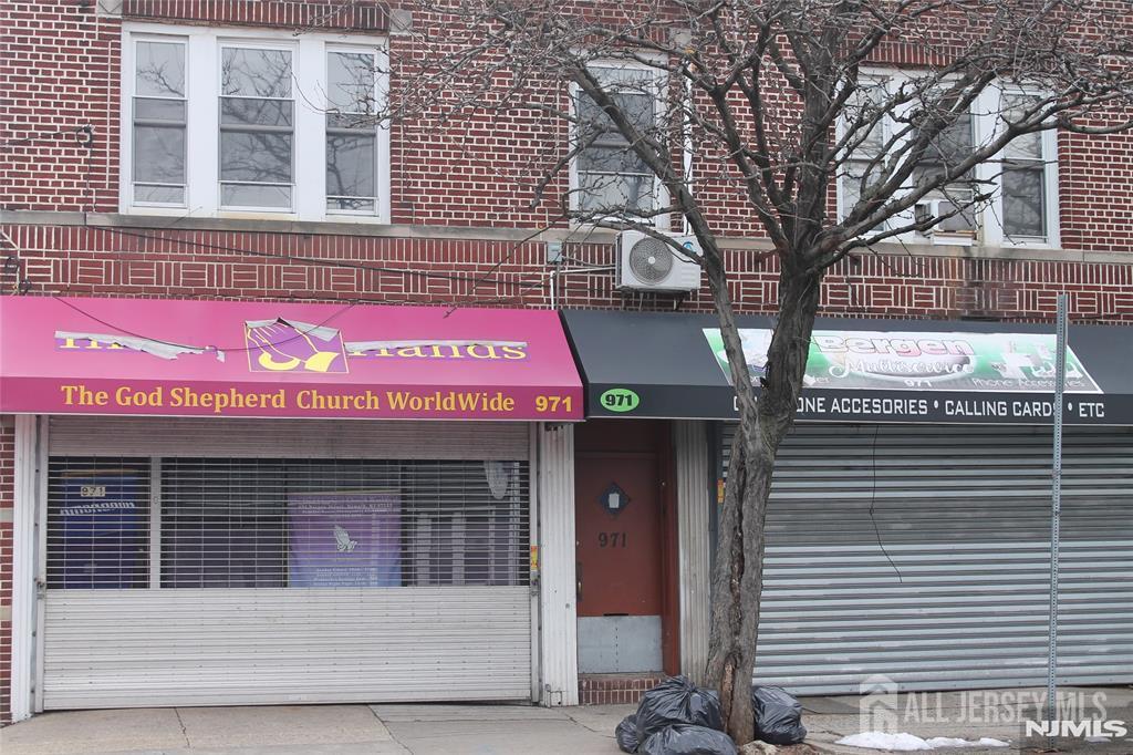 967 Bergen Street Newark NJ 07112