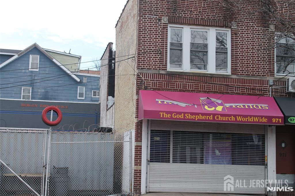 967 Bergen Street Newark NJ 07112