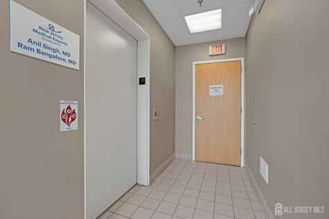 1740 Oak Tree Road Edison NJ 08820