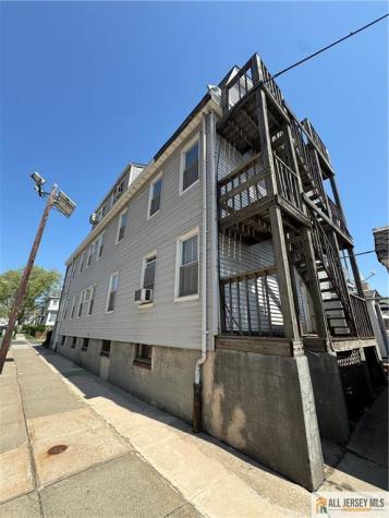 471 Lawrie Street Perth Amboy NJ 08861