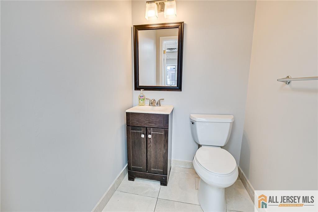 894 Green Street Iselin NJ 08830