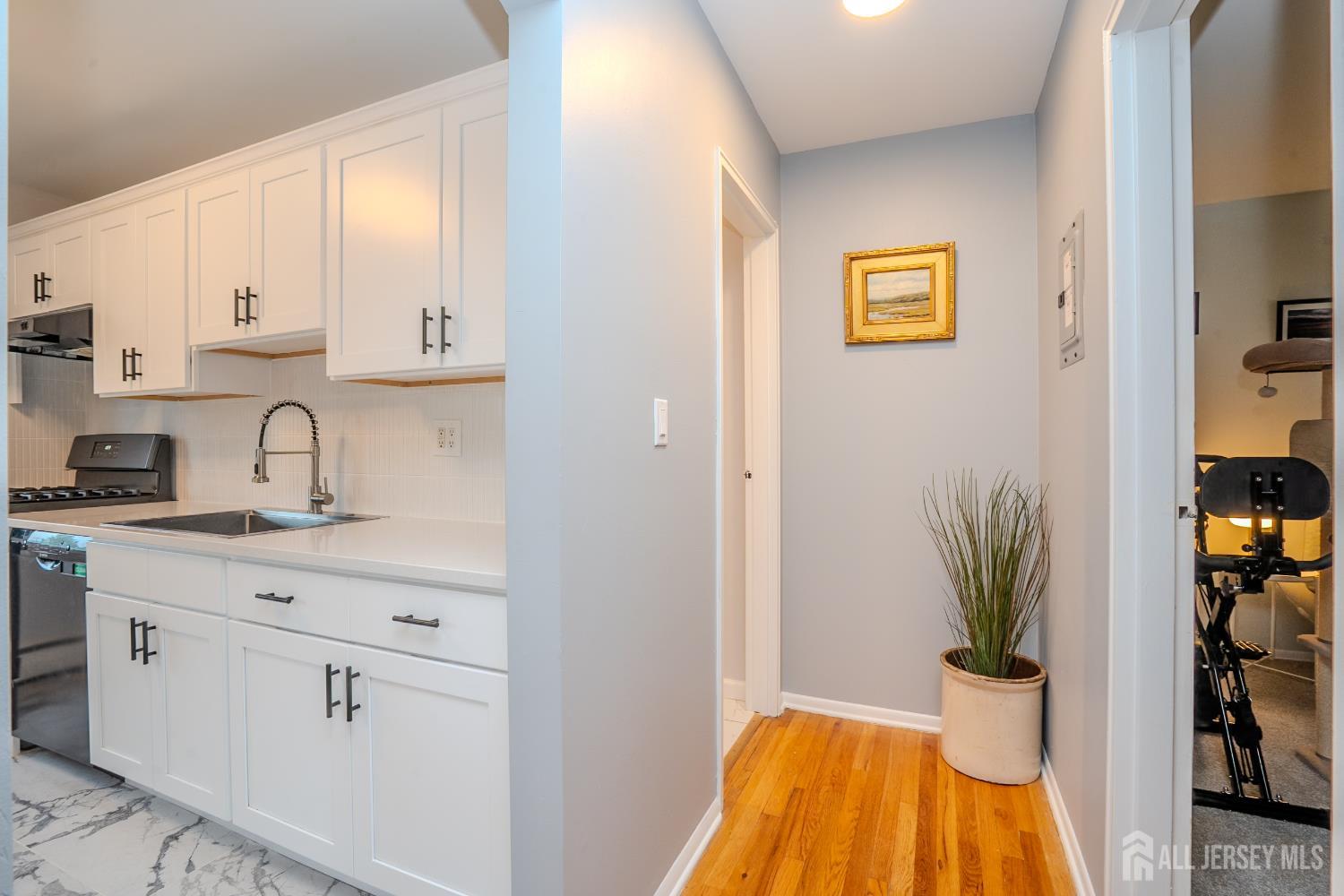 93 Fox Road Edison NJ 08817