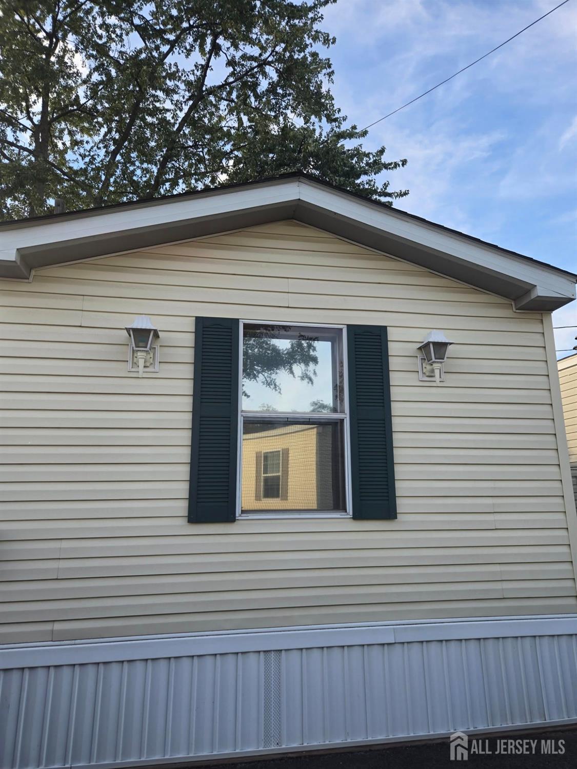 8 3RD Street Avenel NJ 07001
