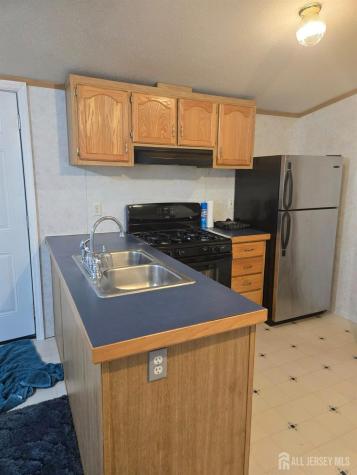 8 3RD Street Avenel NJ 07001