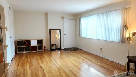 182 Evergreen Road Edison NJ 08837