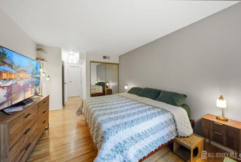 187 Evergreen Road Edison NJ 08837