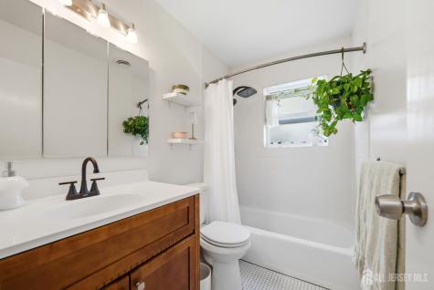 187 Evergreen Road Edison NJ 08837