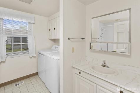 27 Bradford Lane Monroe NJ 08831