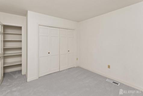 27 Bradford Lane Monroe NJ 08831