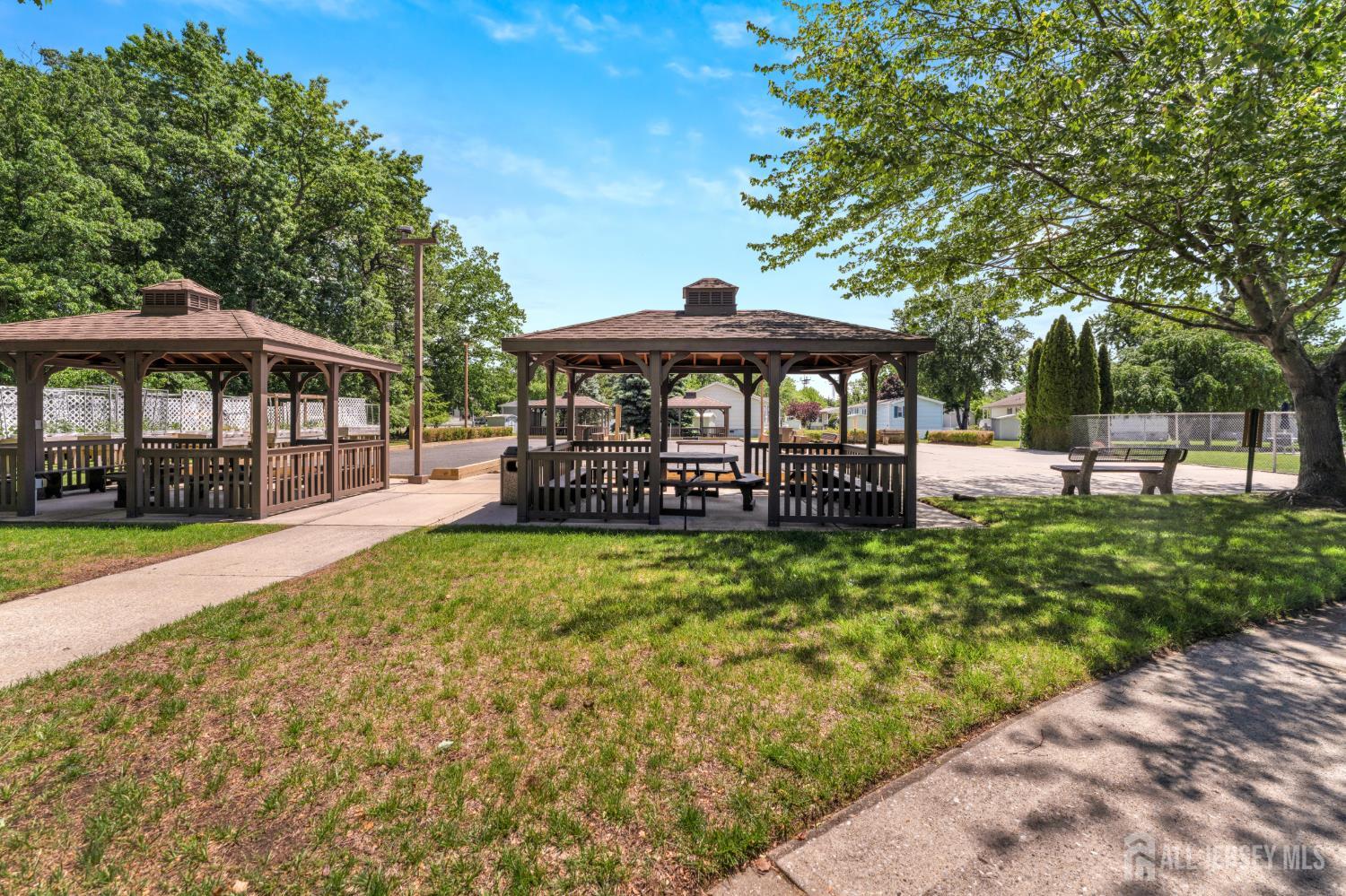 15 Sheryl Court Spotswood NJ 08884
