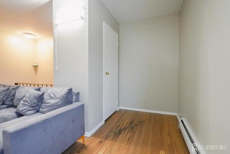 72 Fox Road Edison NJ 08817