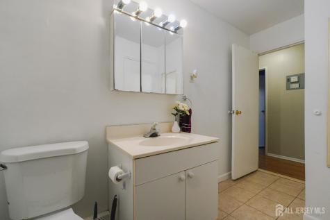 72 Fox Road Edison NJ 08817
