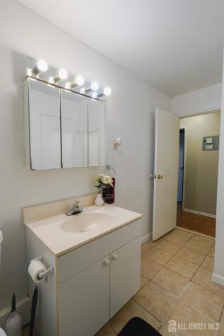 72 Fox Road Edison NJ 08817