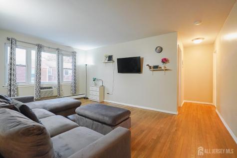 72 Fox Road Edison NJ 08817
