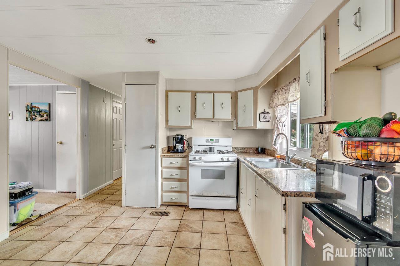 139 Village Drive W Spotswood NJ 08884