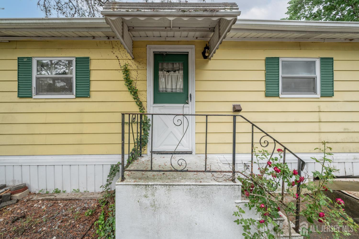 48 Beaver Avenue Whiting NJ 08759