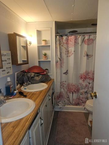 72 Freddie Avenue Avenel NJ 07001