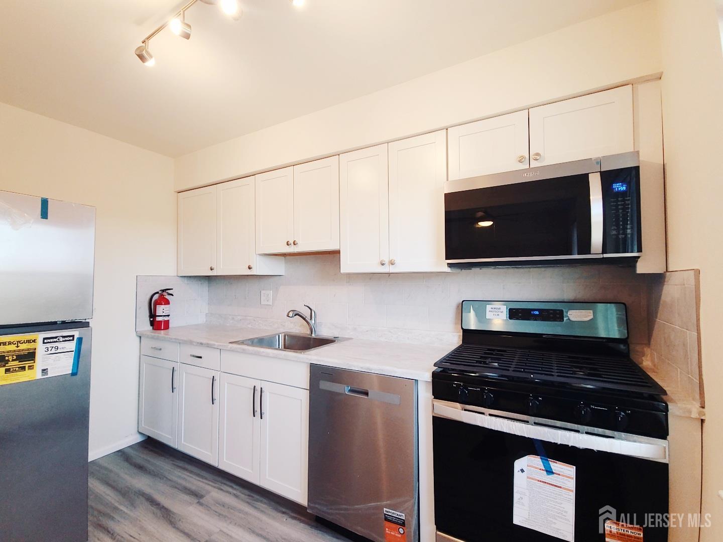 93 Fox Road Edison NJ 08817