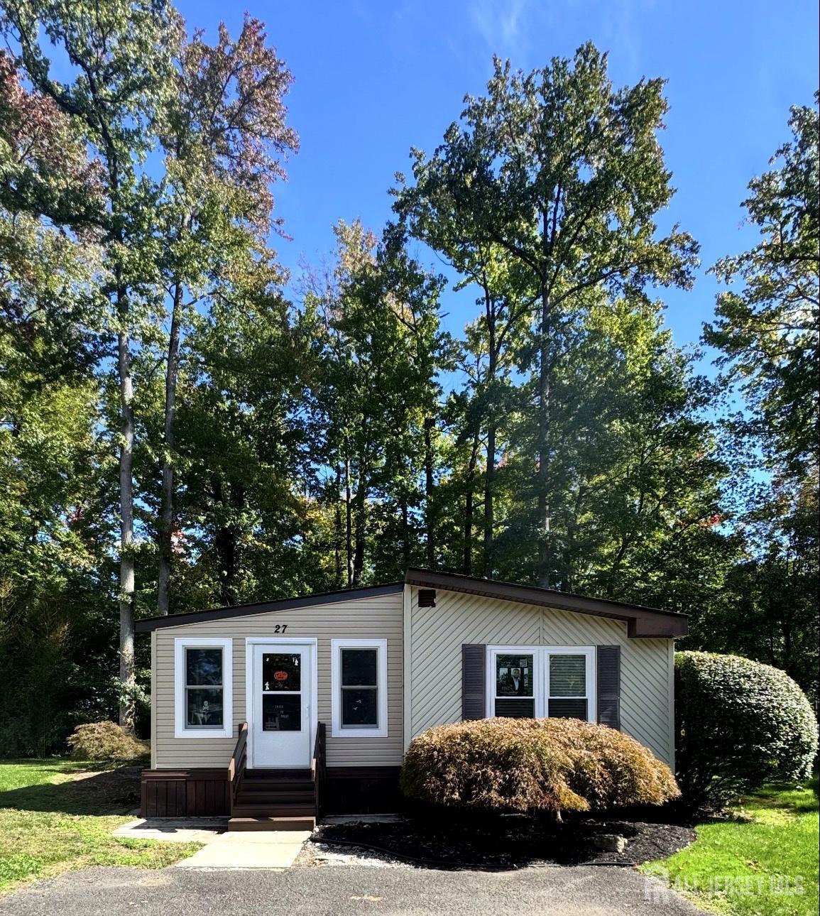 27 Hemming Way Drive North Brunswick NJ 08902