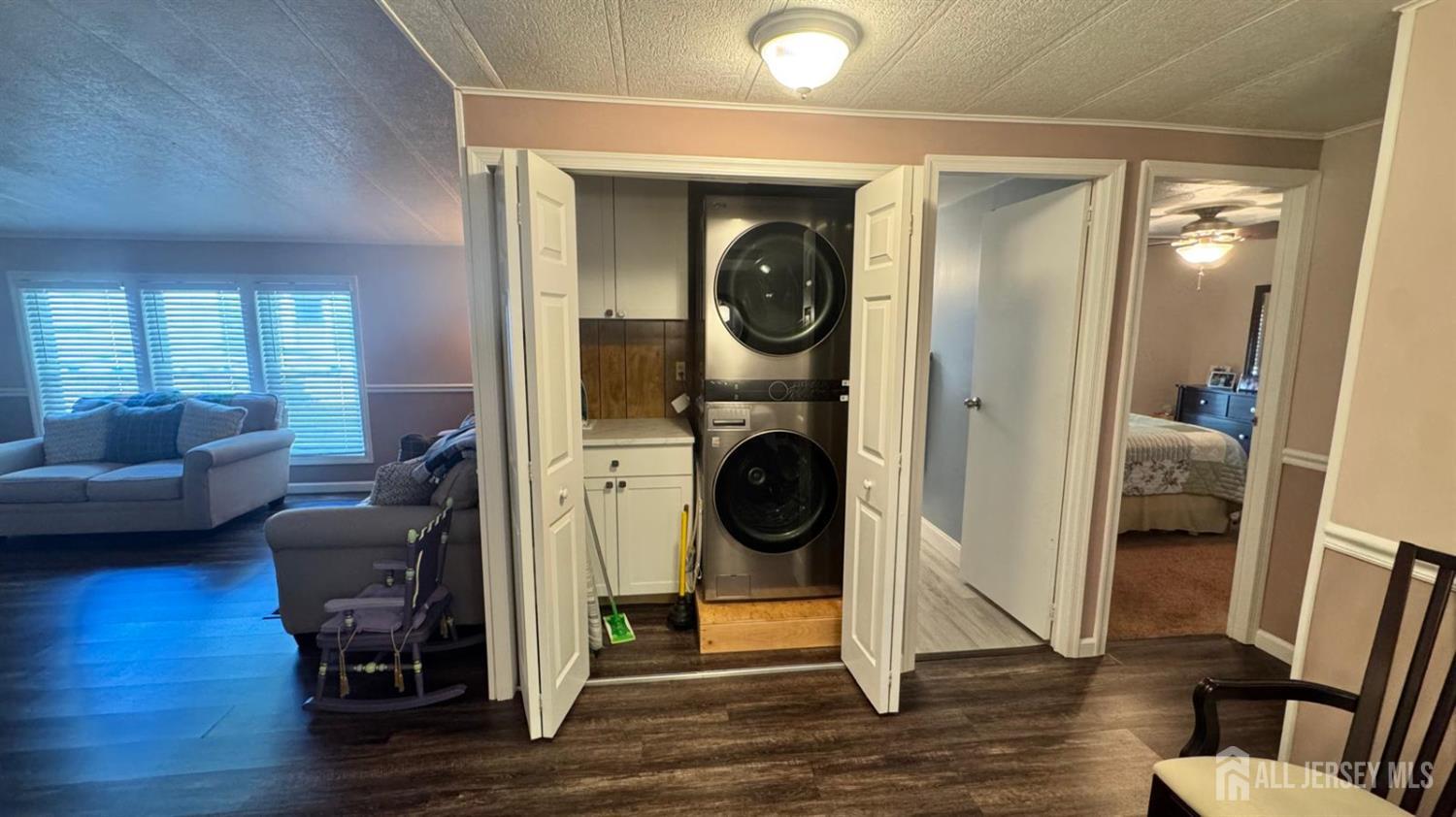 27 Hemming Way Drive North Brunswick NJ 08902