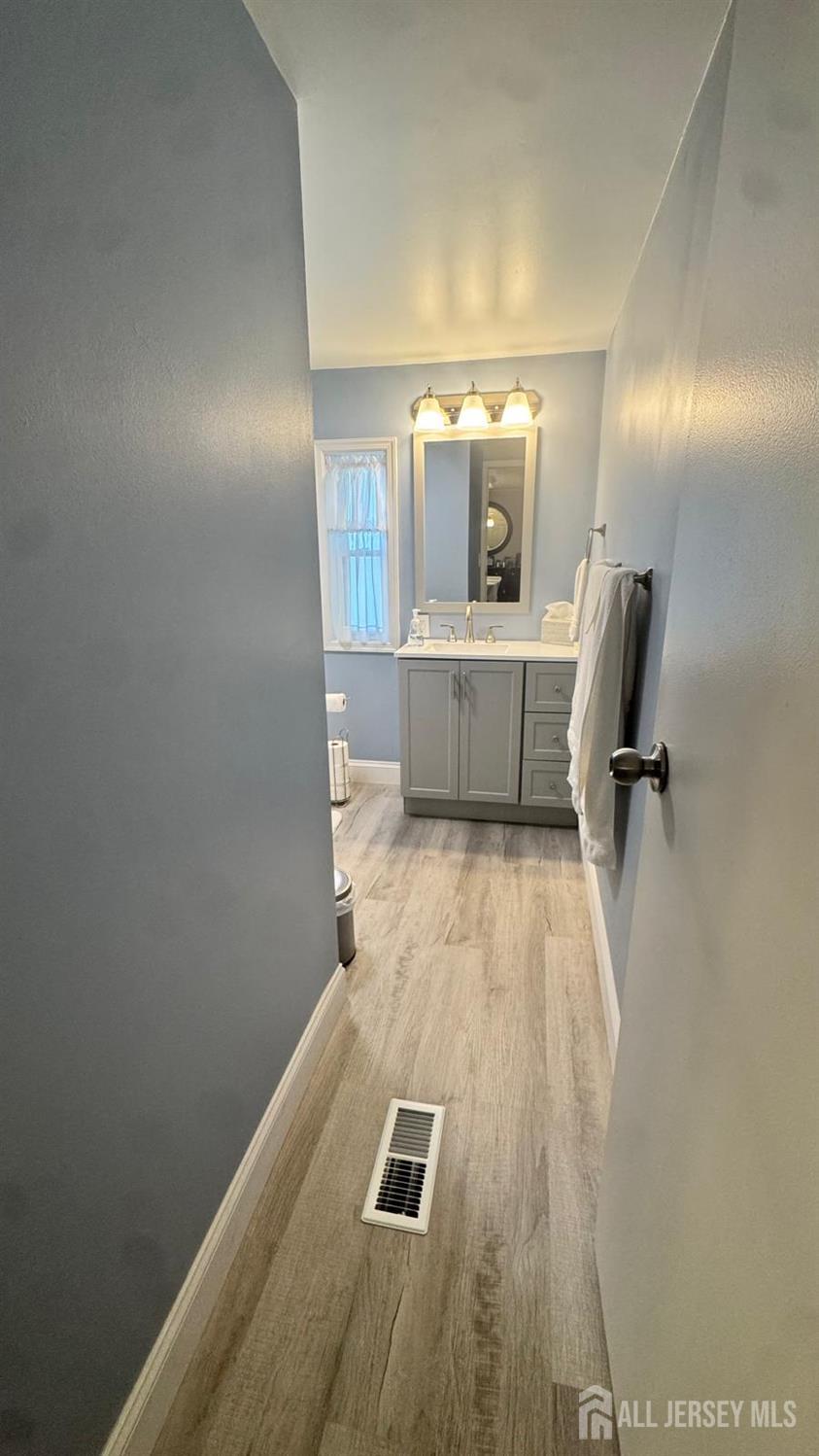 27 Hemming Way Drive North Brunswick NJ 08902
