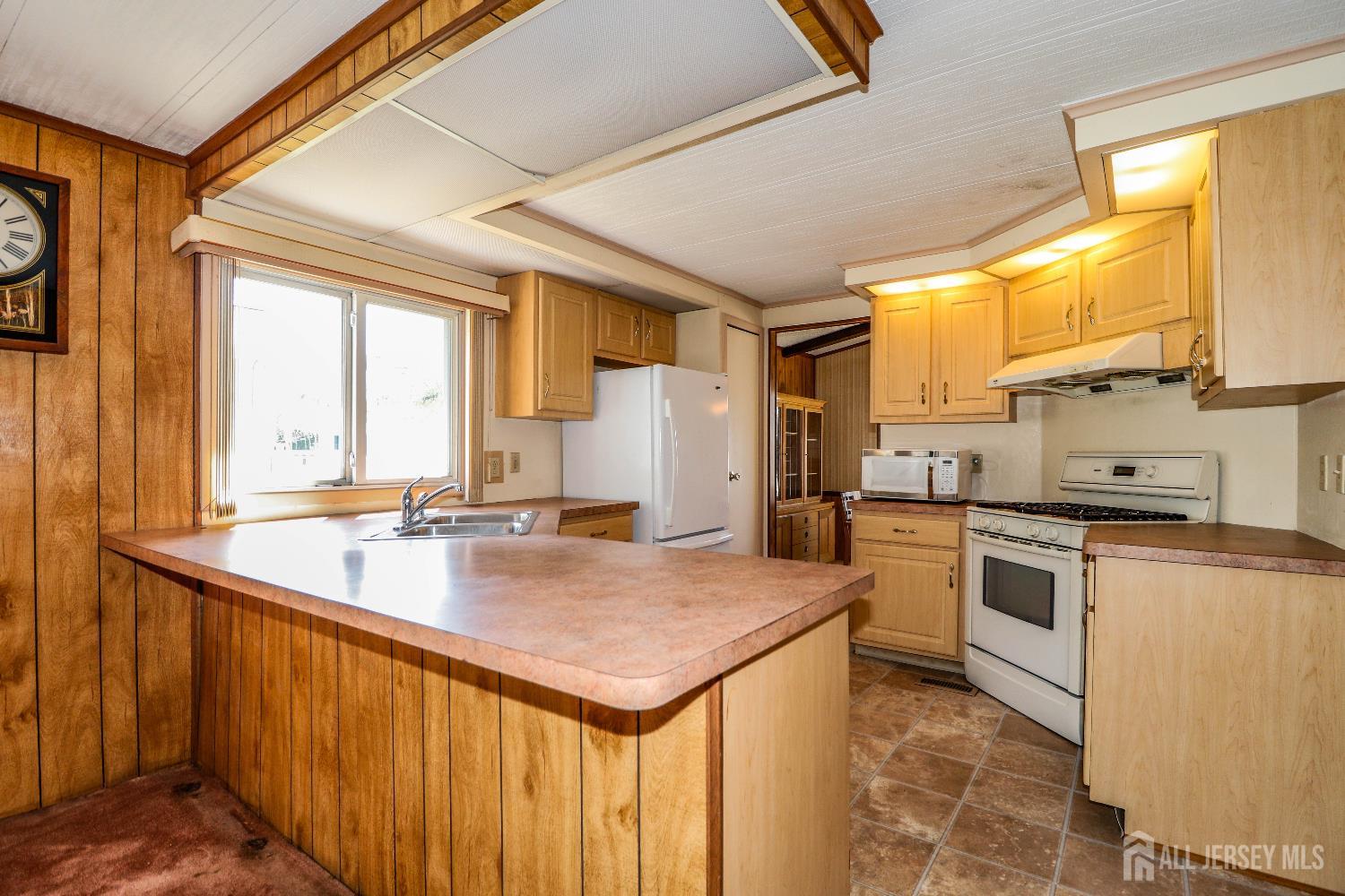 334 Pond Court Spotswood NJ 08884