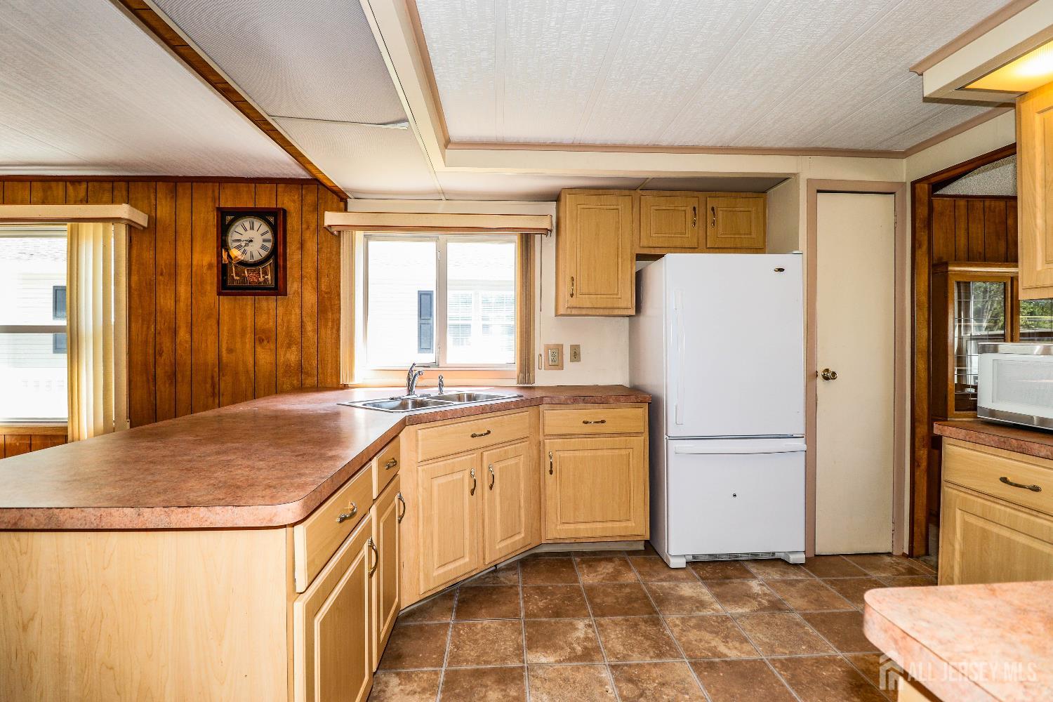 334 Pond Court Spotswood NJ 08884