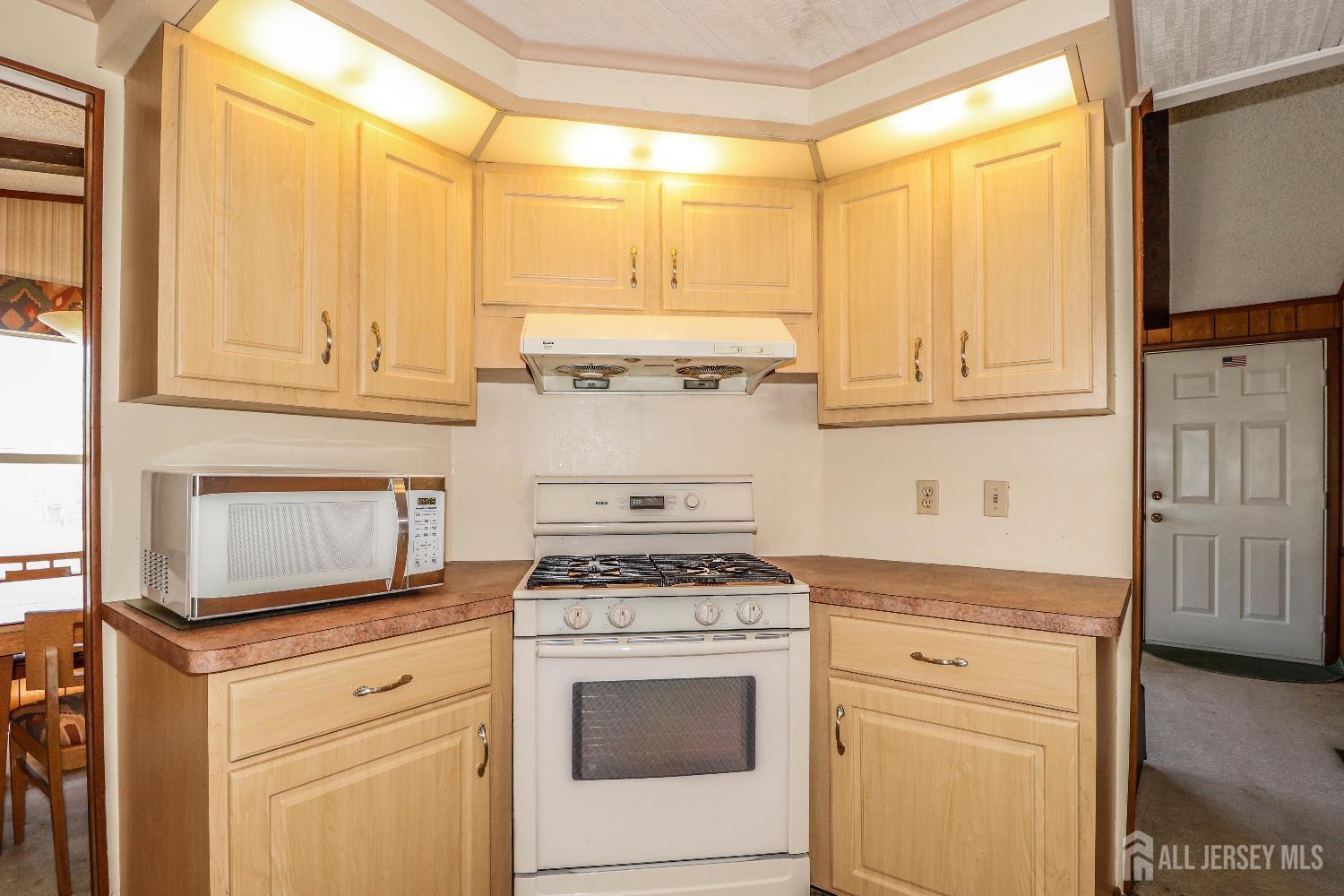 334 Pond Court Spotswood NJ 08884