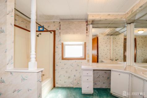 334 Pond Court Spotswood NJ 08884