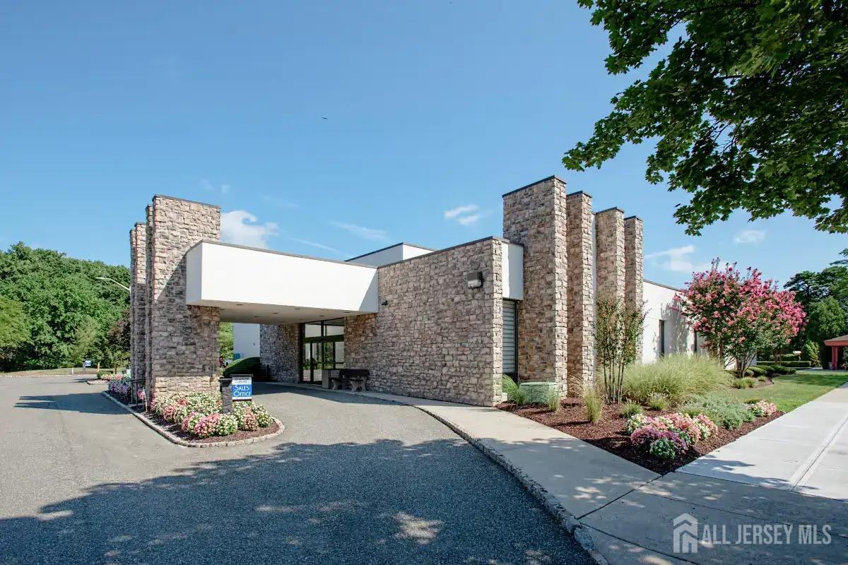 334 Pond Court Spotswood NJ 08884