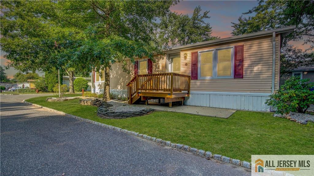 303 Woods End Court Spotswood NJ 08884