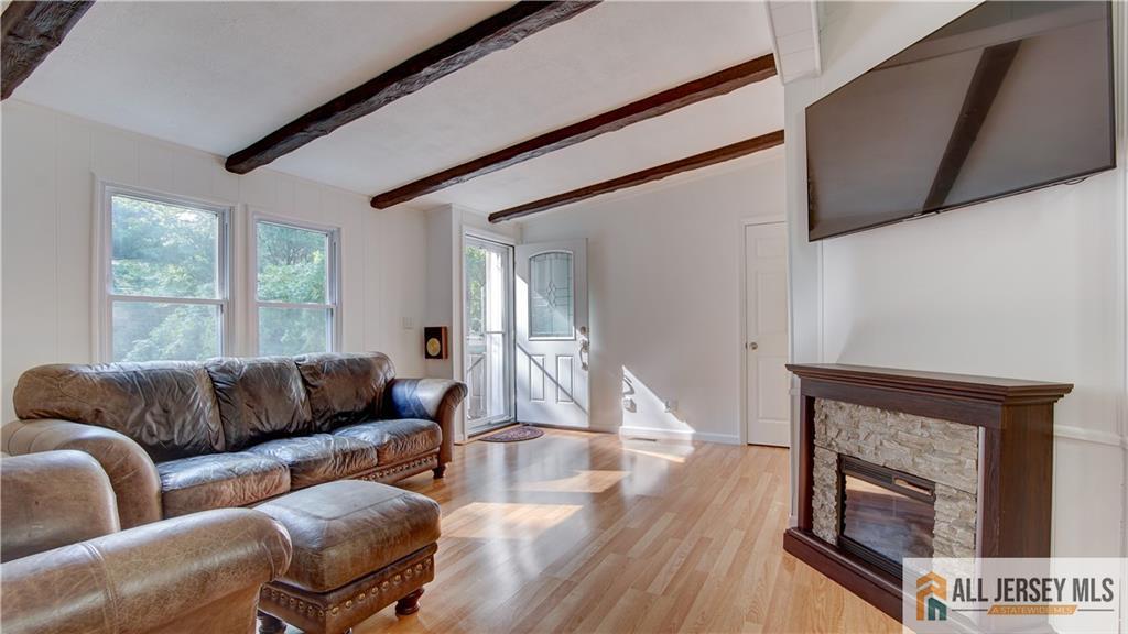 303 Woods End Court Spotswood NJ 08884