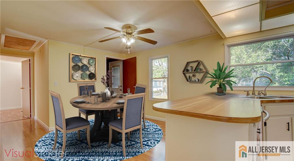 303 Woods End Court Spotswood NJ 08884