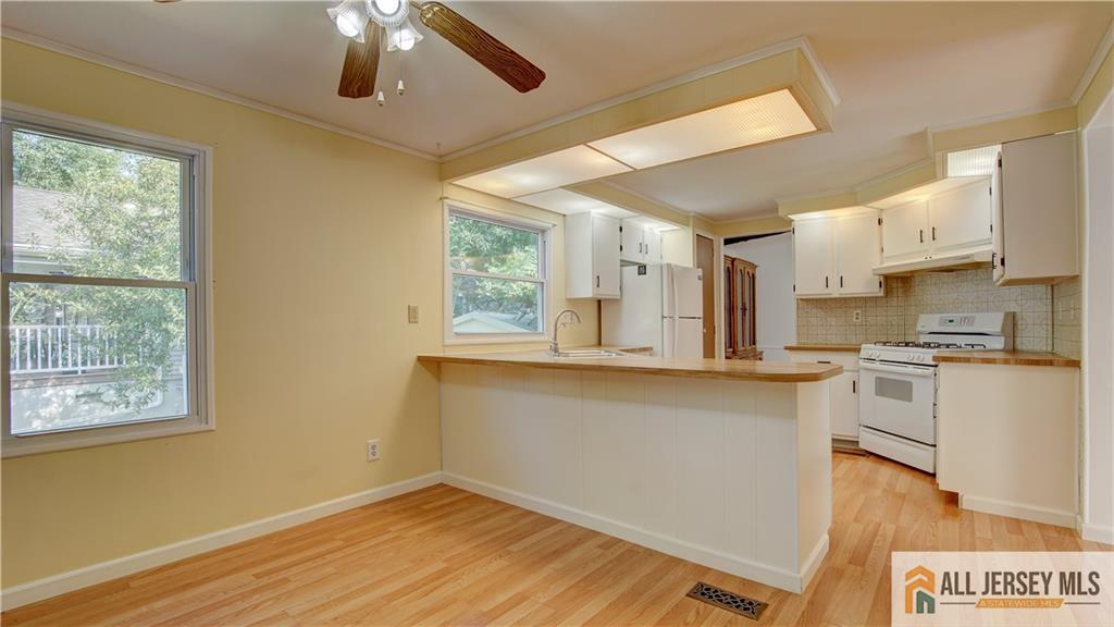 303 Woods End Court Spotswood NJ 08884
