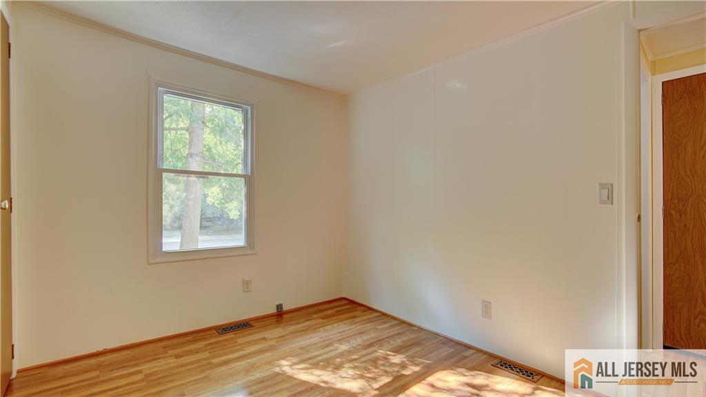 303 Woods End Court Spotswood NJ 08884